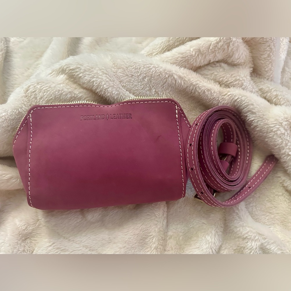 Portland Leather Women's Zip-Tight Belt Bag - Foxglove - Picture 4 of 5
